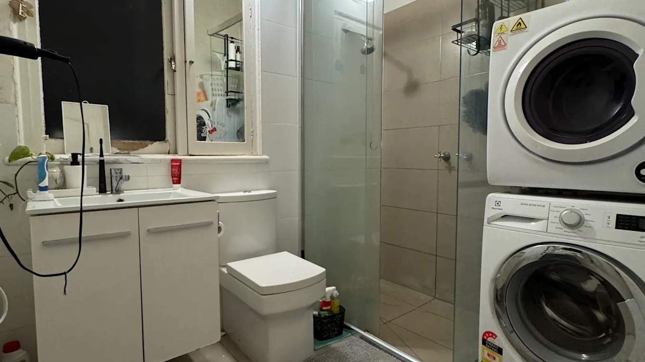Furnished room in a flatshare