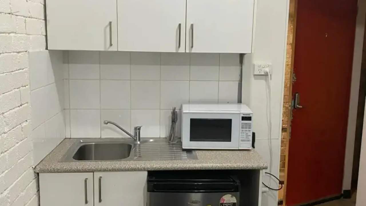 Furnished room studio flat for rent