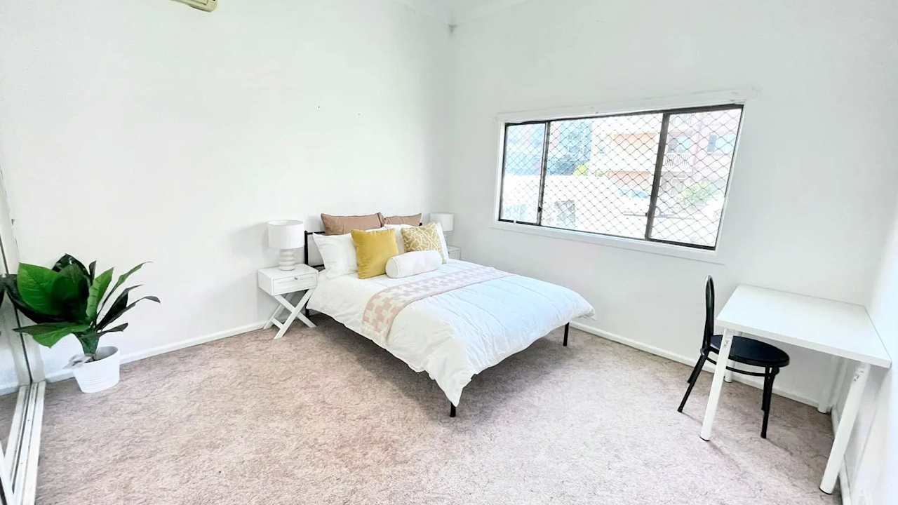 Room in a share house