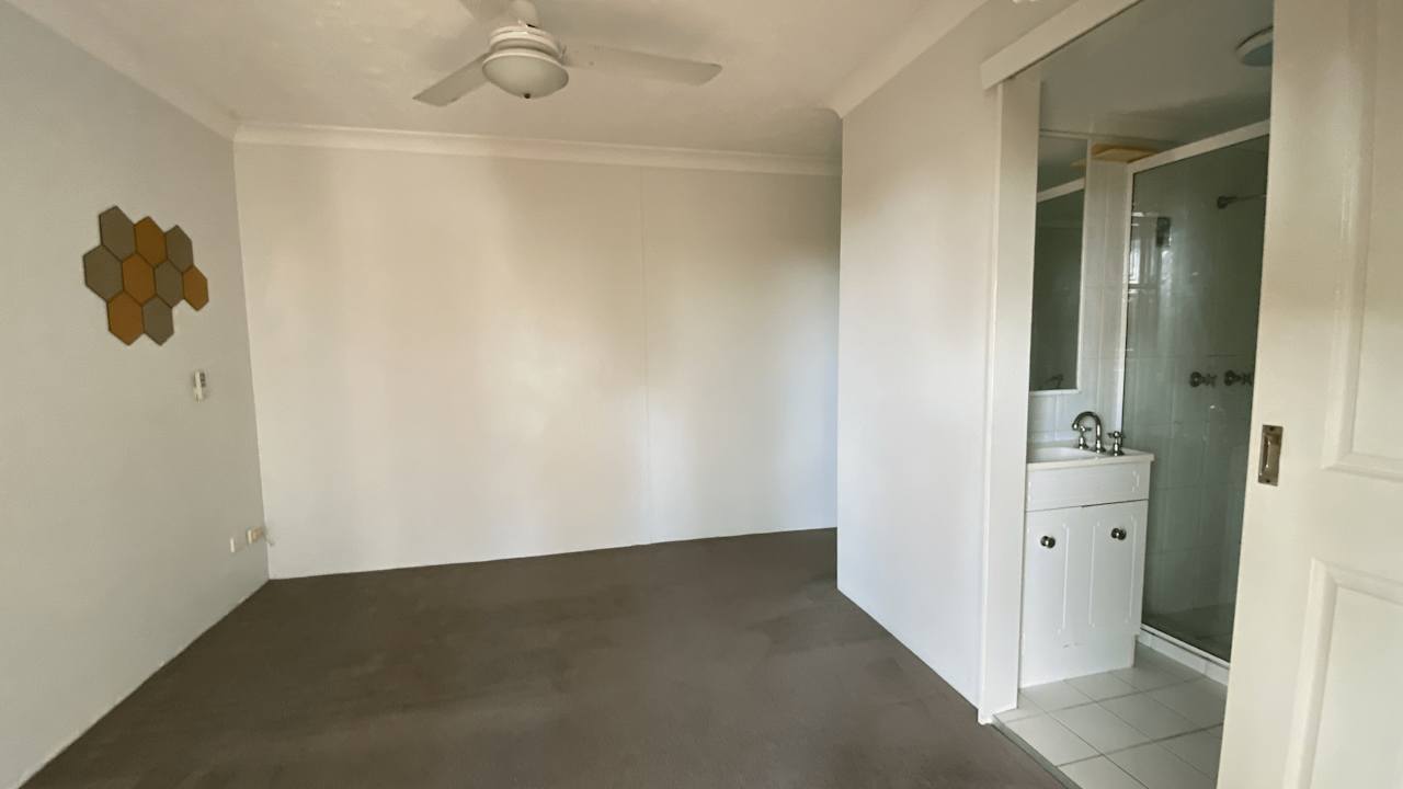 Unfurnished room with ensuite in a flatshare