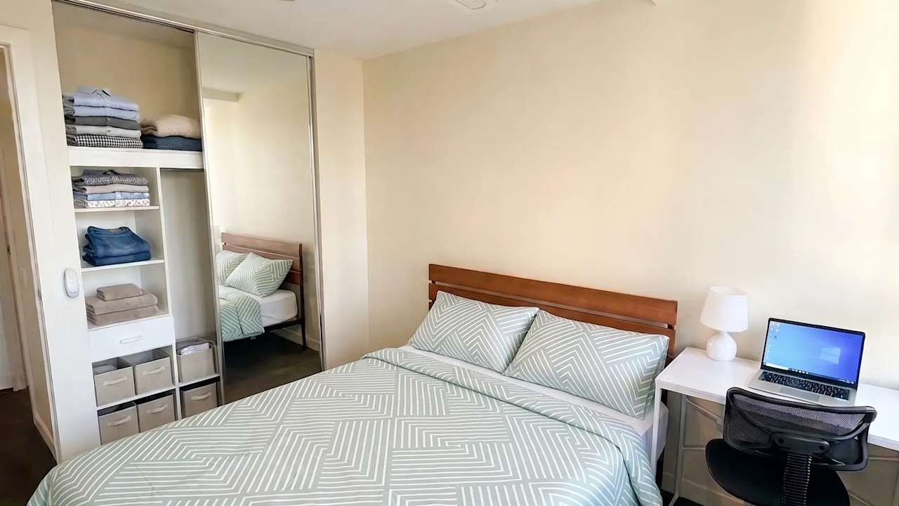 Furnished room in a flatshare