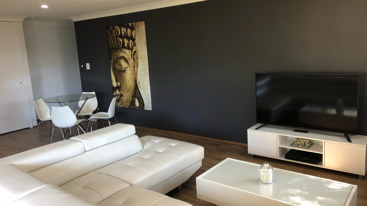 Furnished room in a flatshare