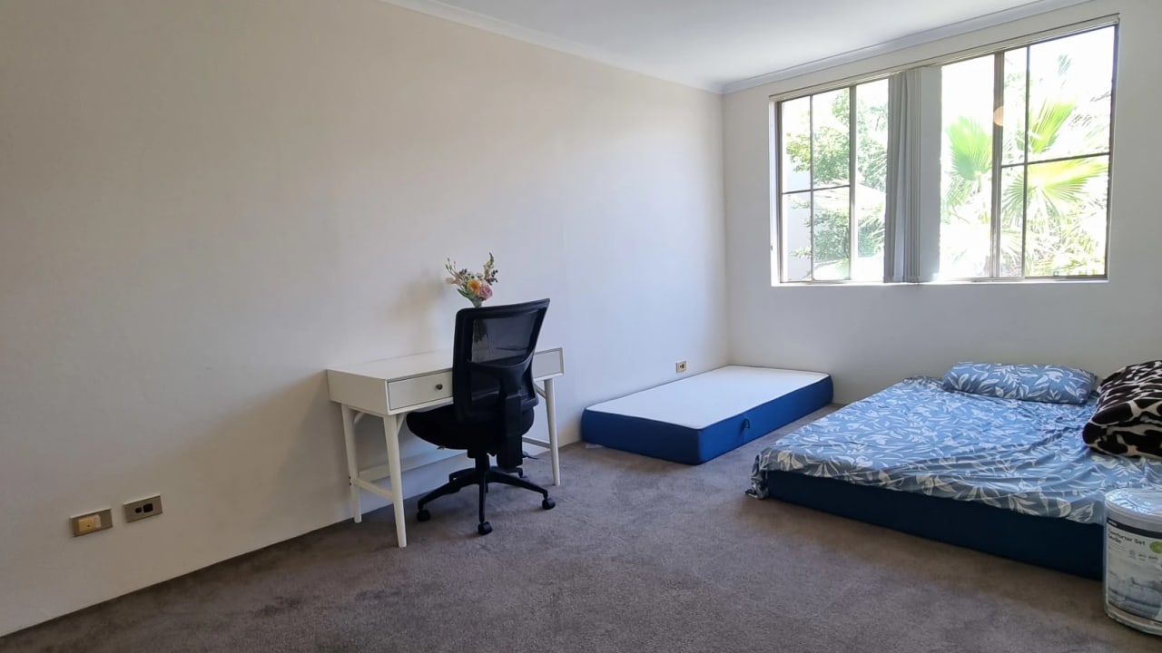 Furnished room with ensuite in a flatshare