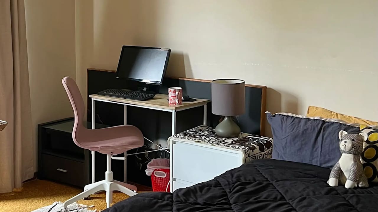 Room in a share house