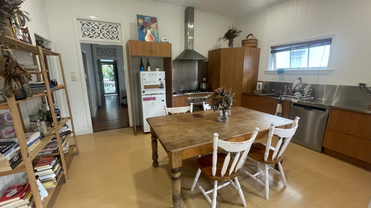 Room in a share house