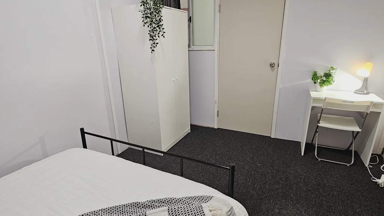 Furnished room in a flatshare