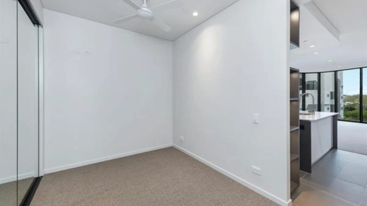 Unfurnished room with own bathroom