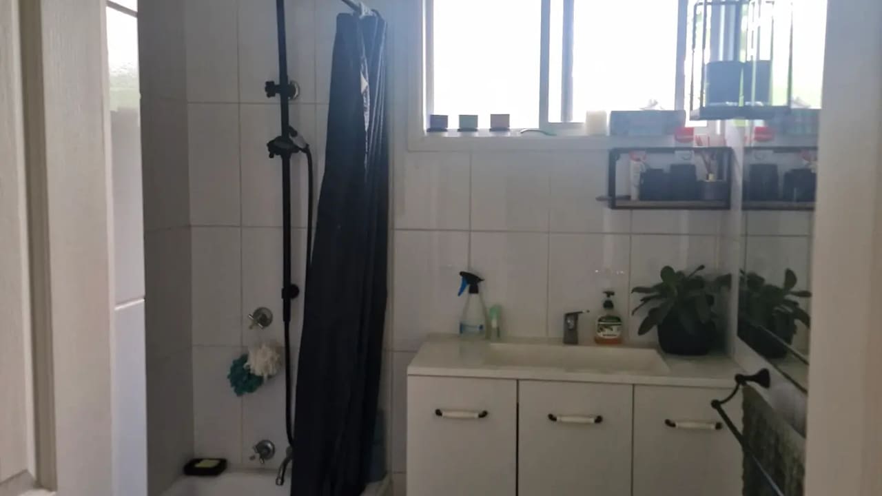 Room in a share house