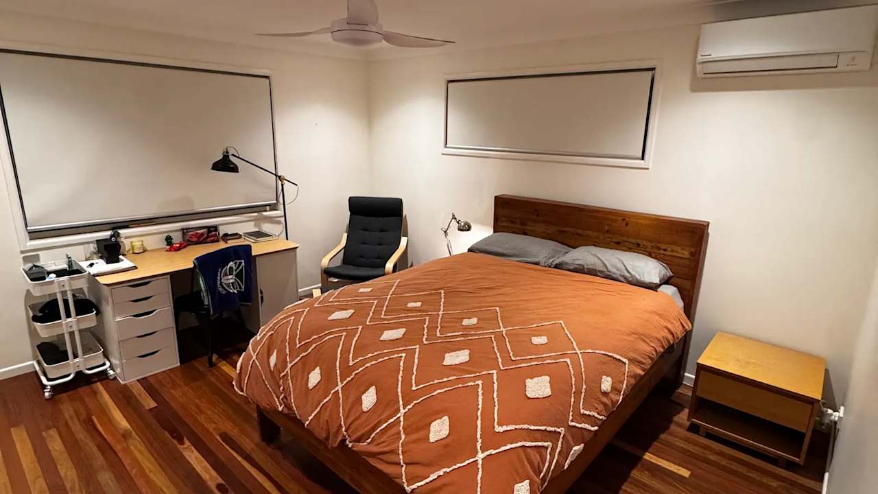 Room in a share house