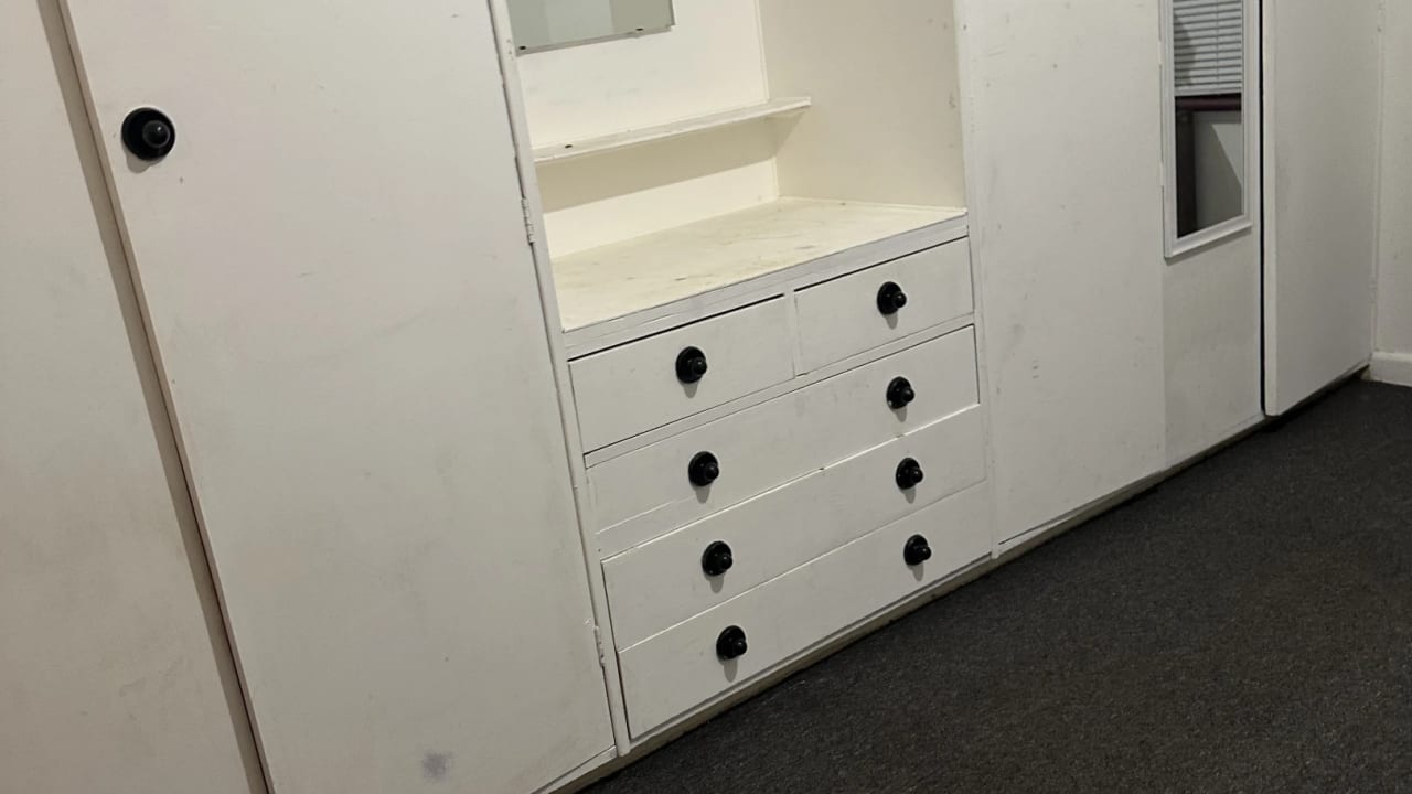 Room in a share house
