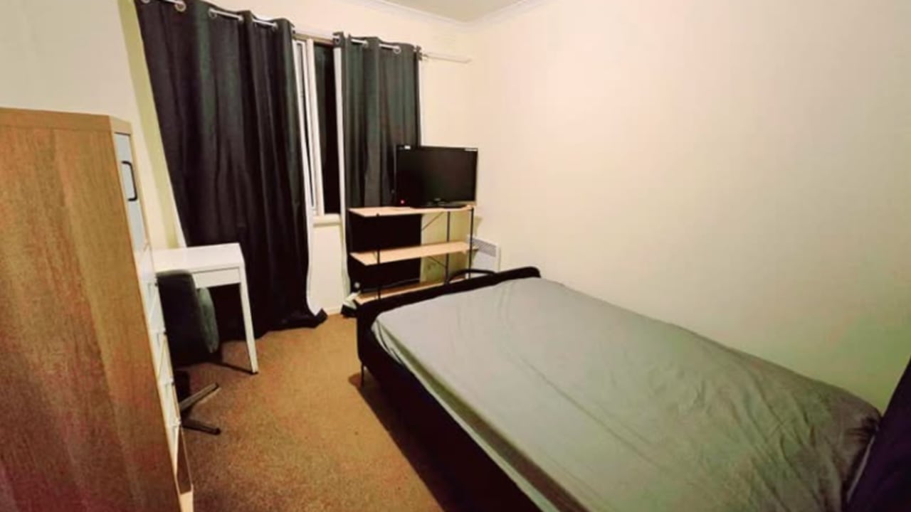 Furnished room in a share house