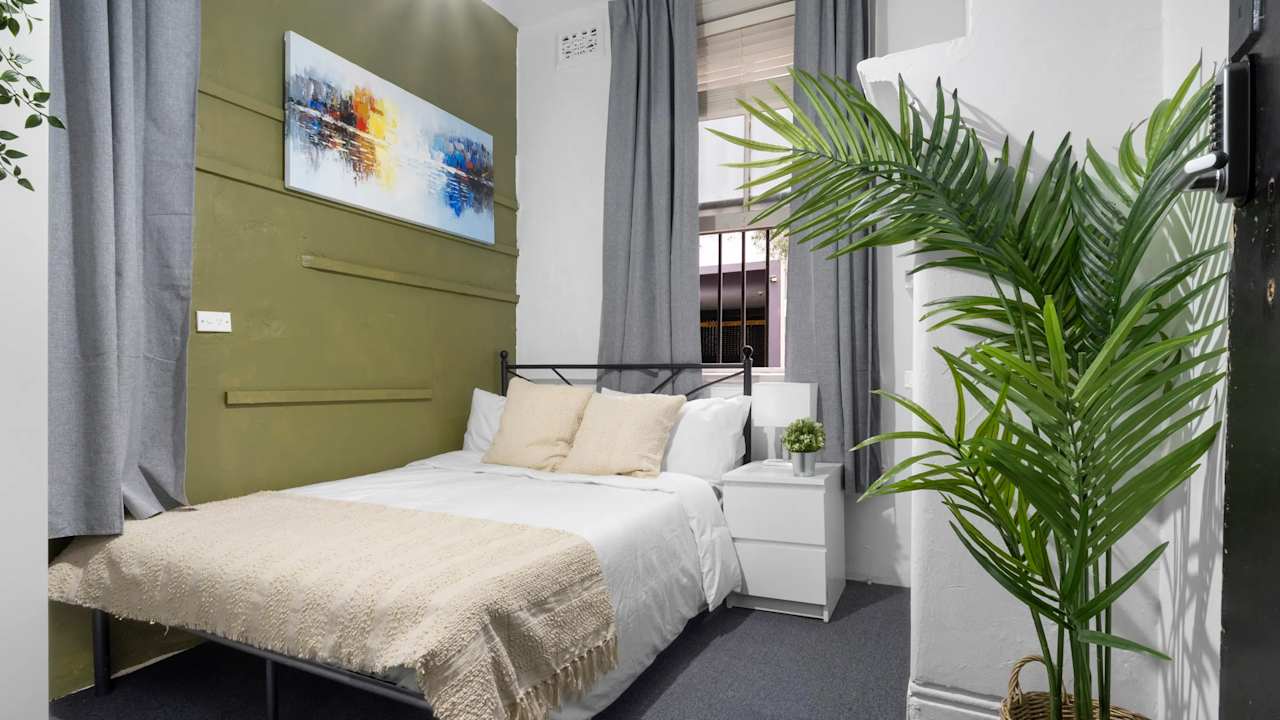 Furnished room in a flatshare