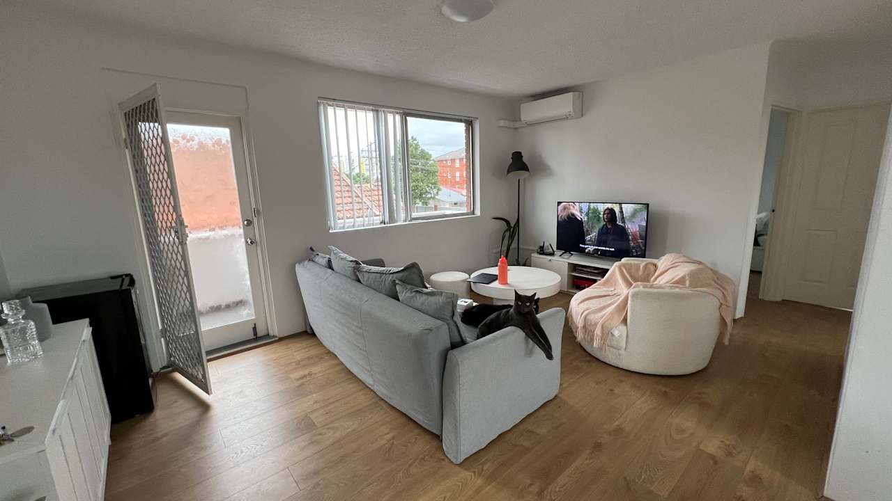 Unfurnished room in a flatshare