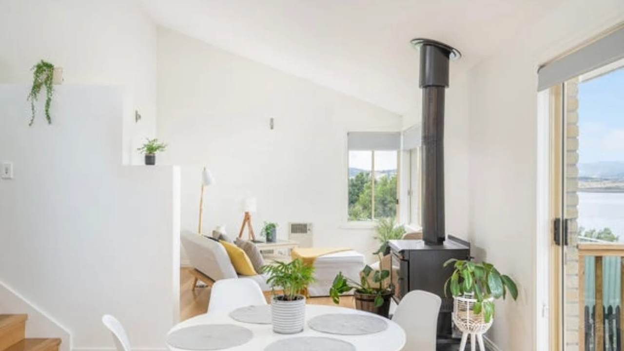 Room in a share house