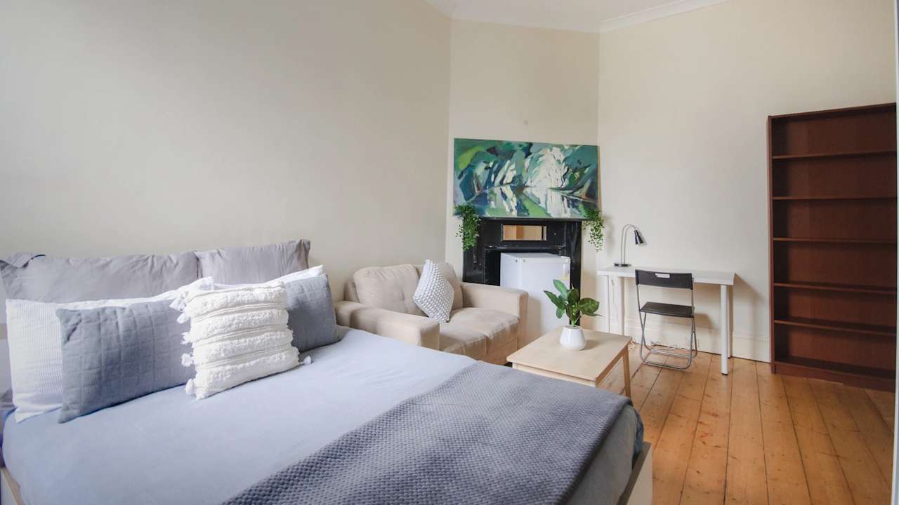 Furnished room in a share house