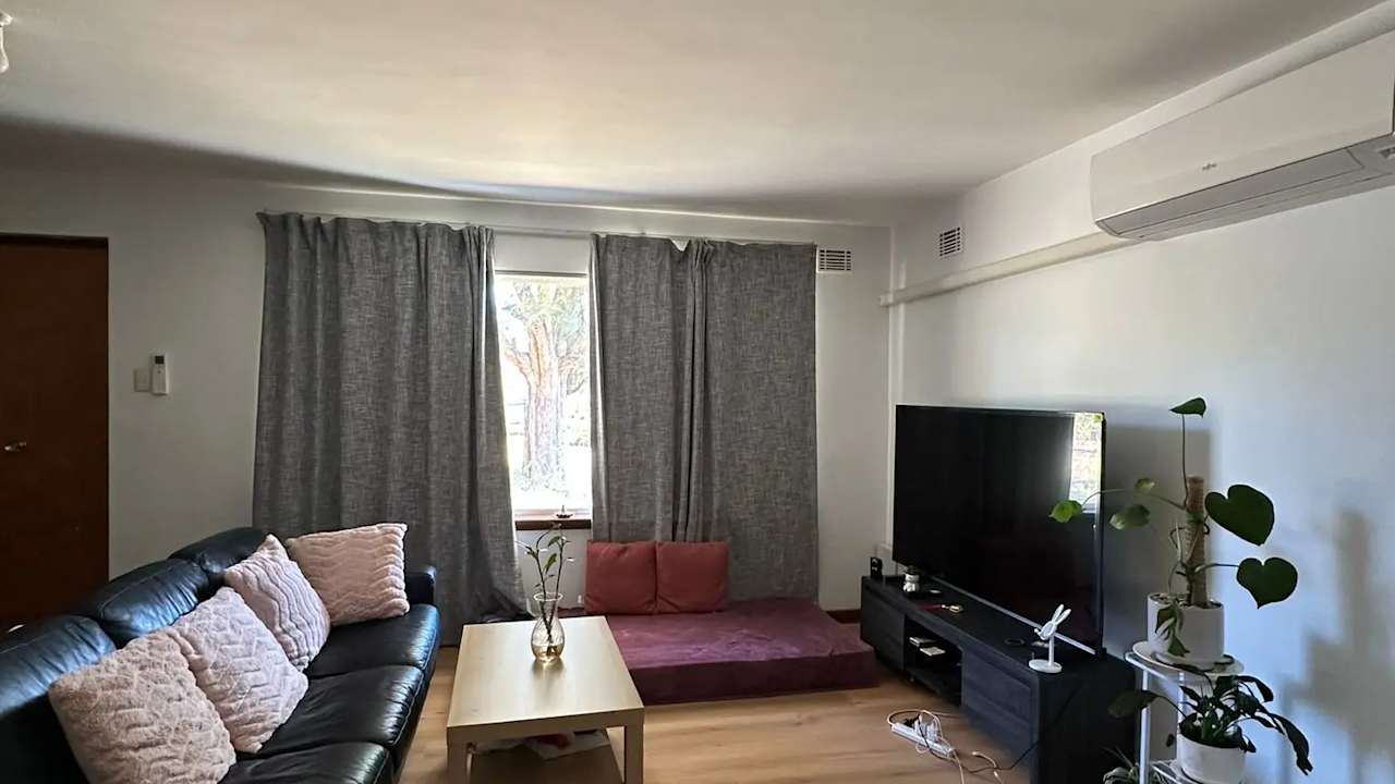 Furnished room in a flatshare