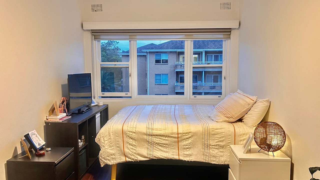 Furnished room in a flatshare