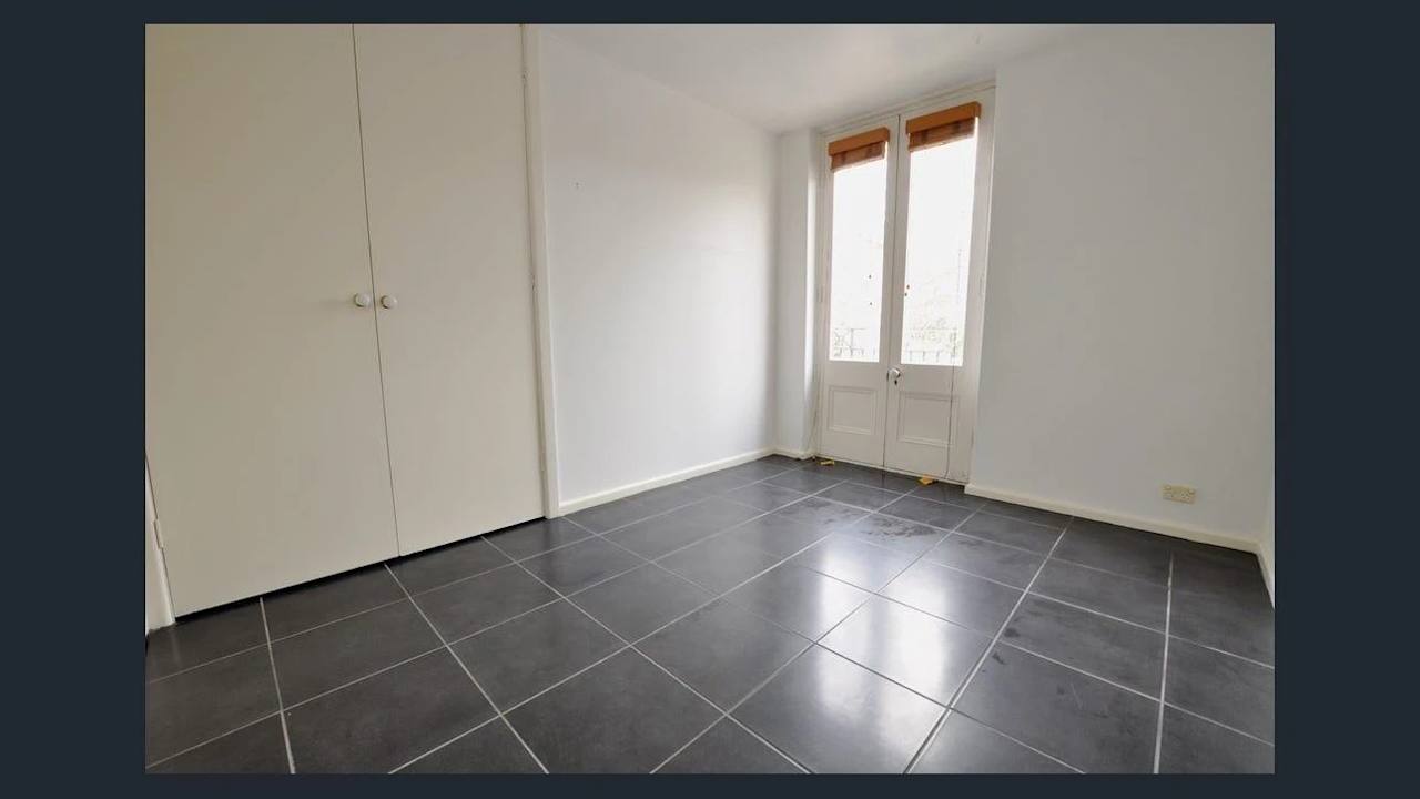 Unfurnished room in a flatshare