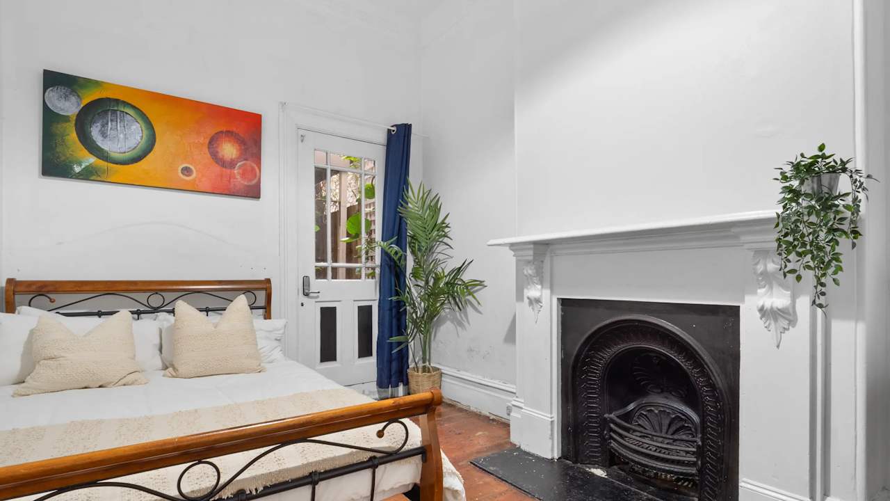 Furnished room in a share house