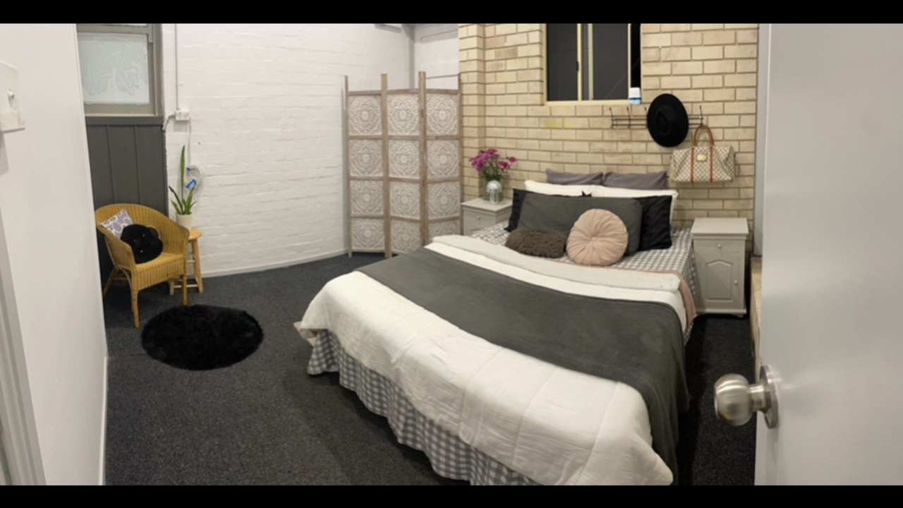 Furnished room with own bathroom