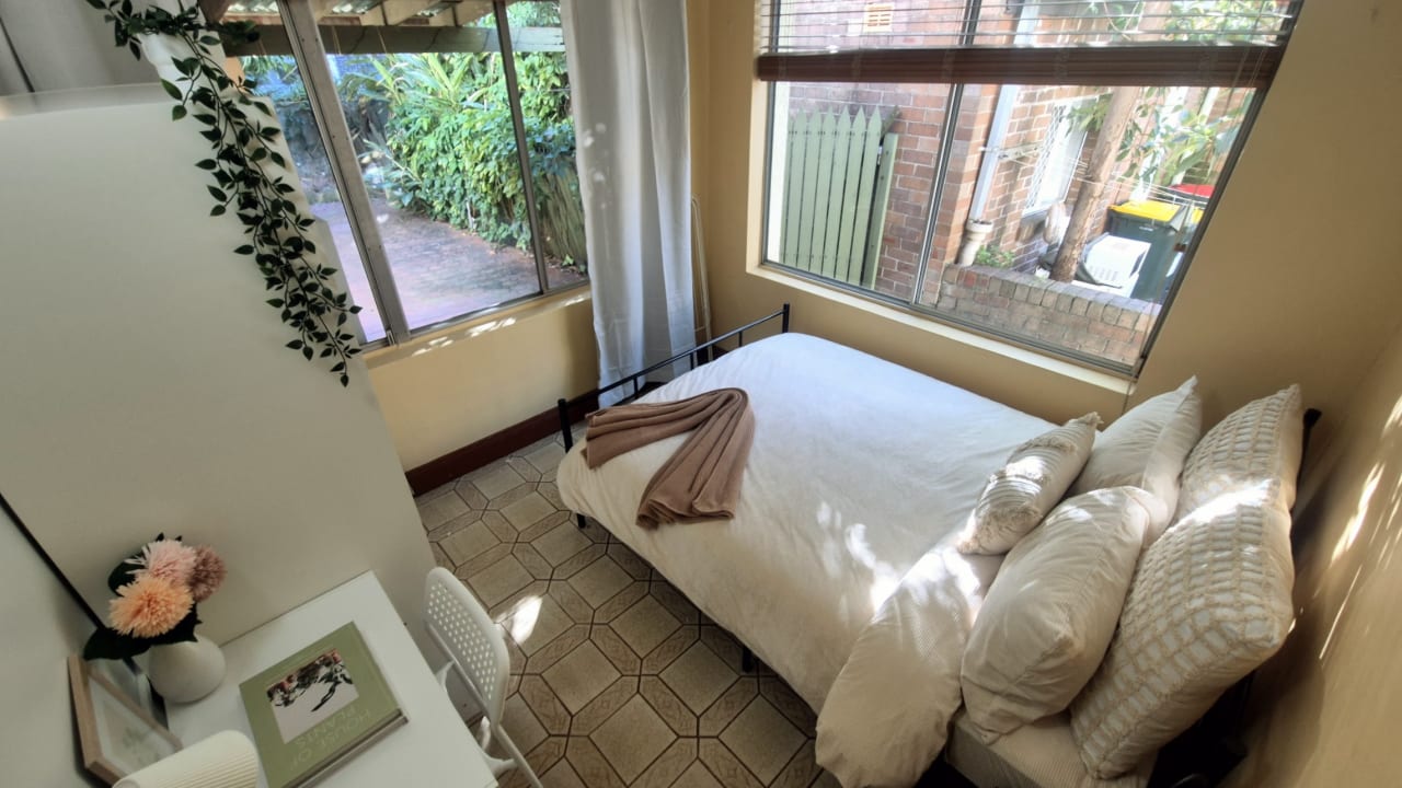 Furnished room in a flatshare