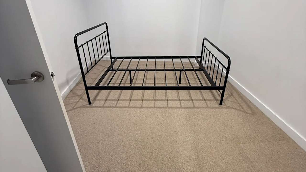 Unfurnished room in a flatshare