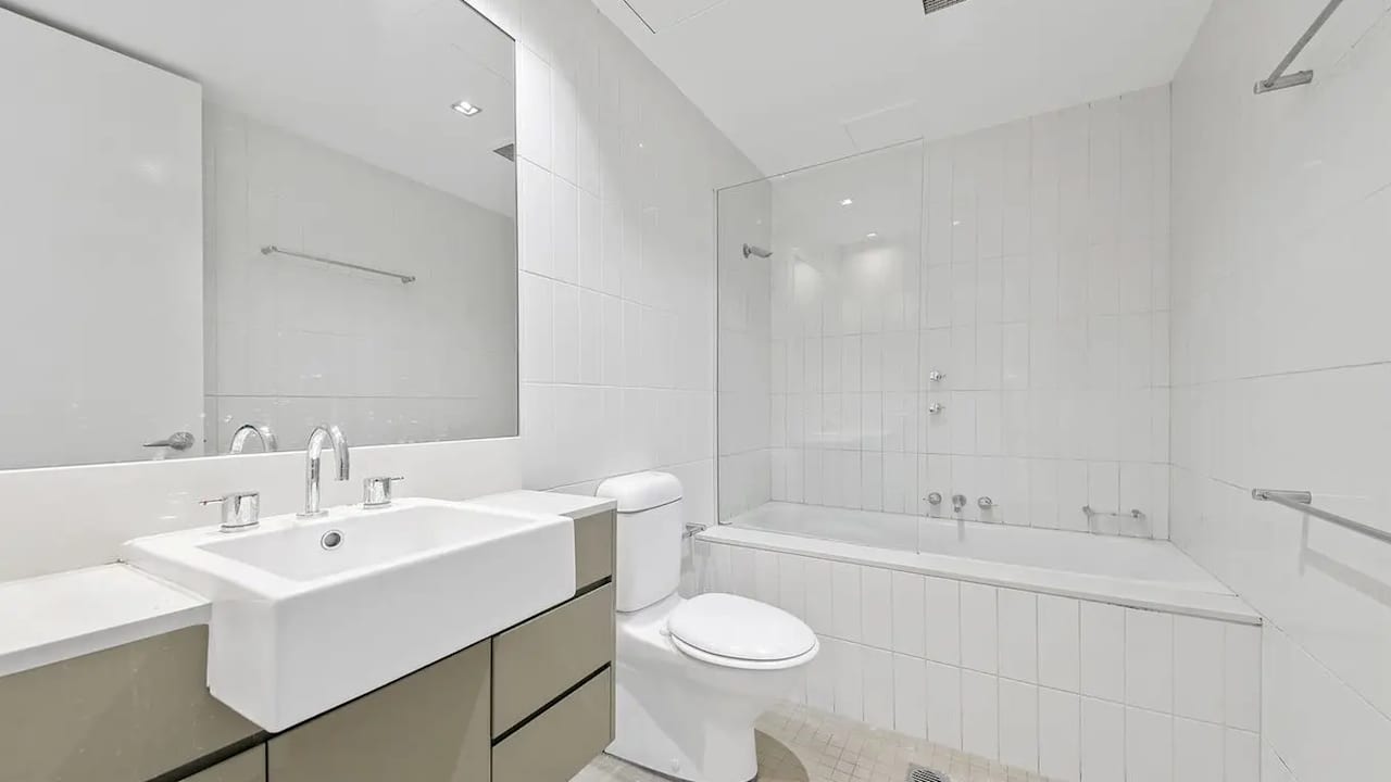 Furnished room in a flatshare