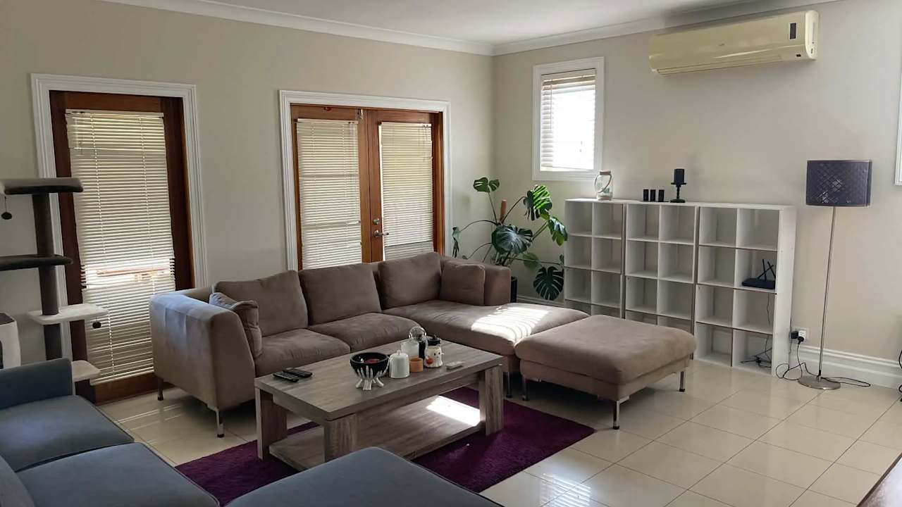 Room in a share house