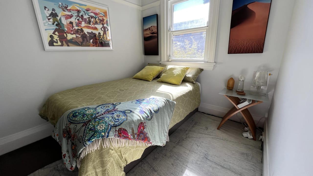 Furnished room in a flatshare