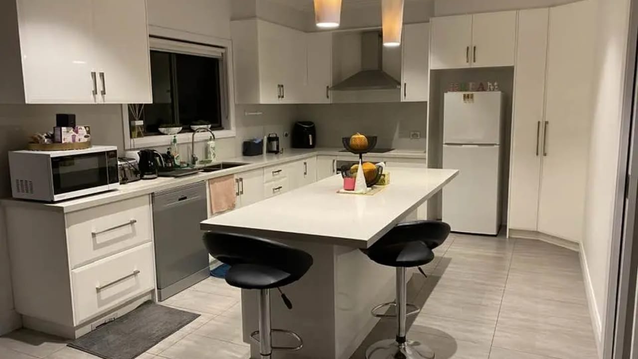 Room in a share house