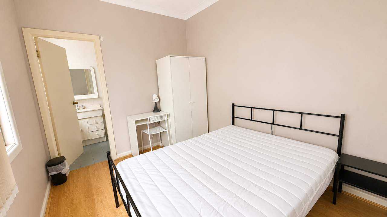 Room in a share house