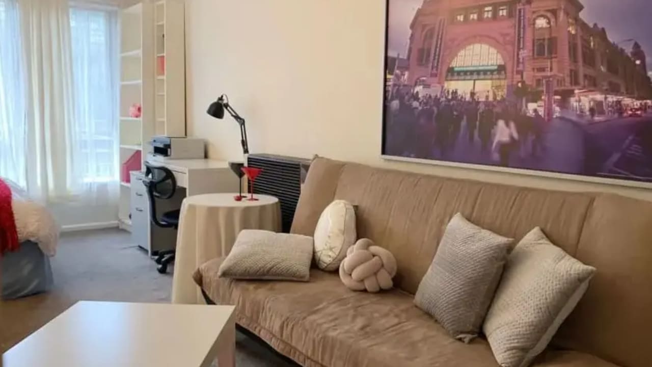 Furnished room in a flatshare