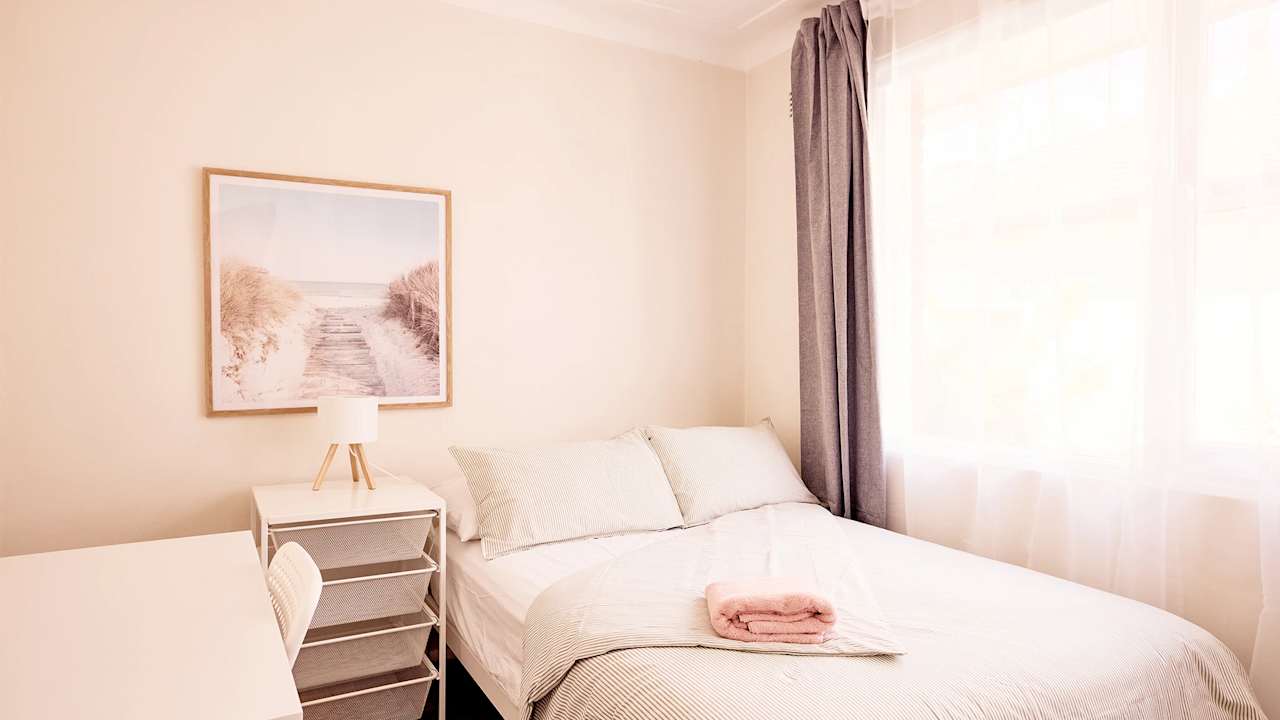Furnished room in a flatshare