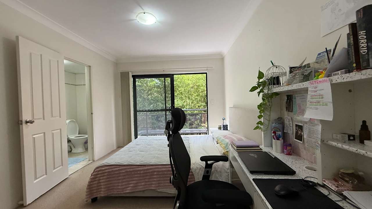 Furnished room with ensuite in a flatshare