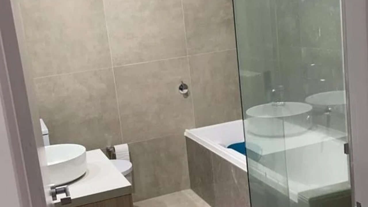 Furnished room with ensuite in a flatshare