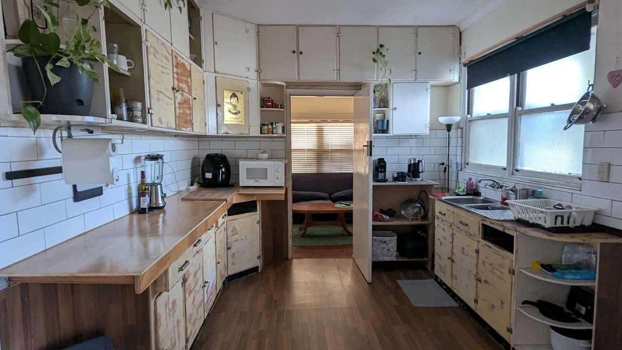 Room in a share house