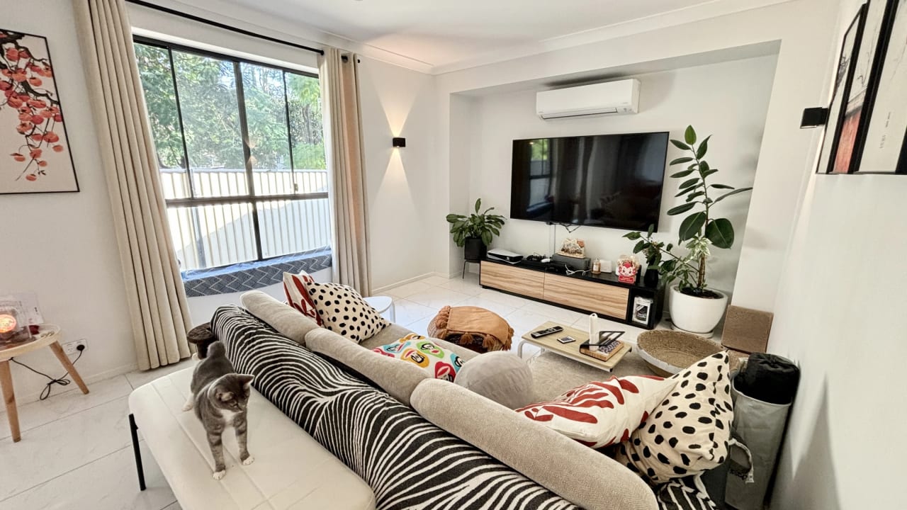 Furnished room in a share house