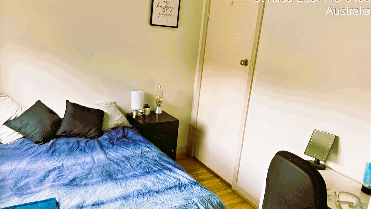 Furnished room in a flatshare