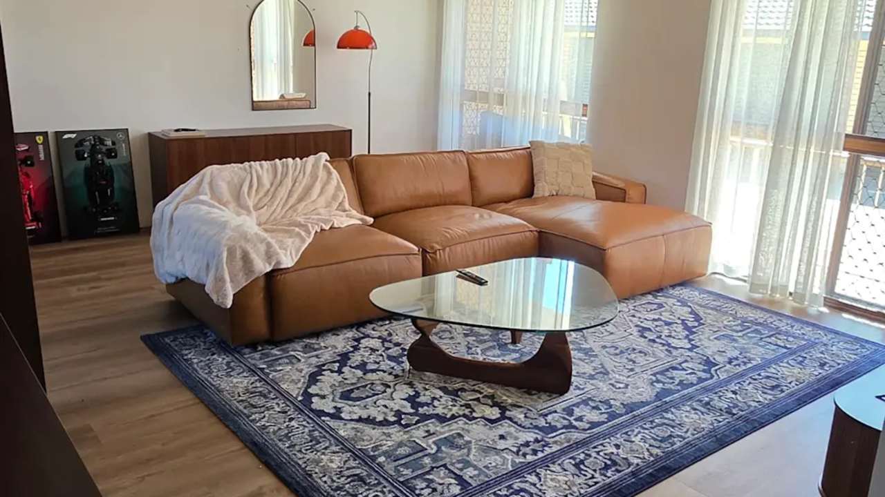 Unfurnished room in a flatshare