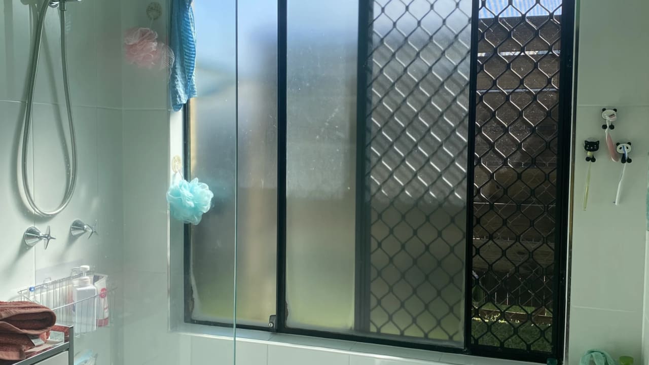 Room in a share house