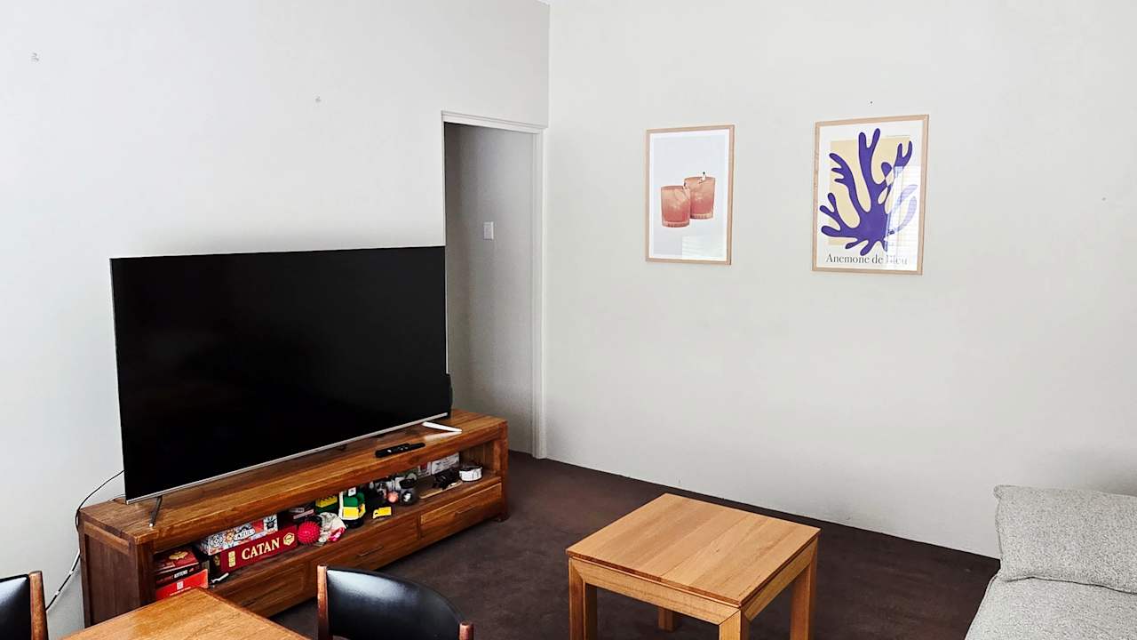 Furnished room in a flatshare