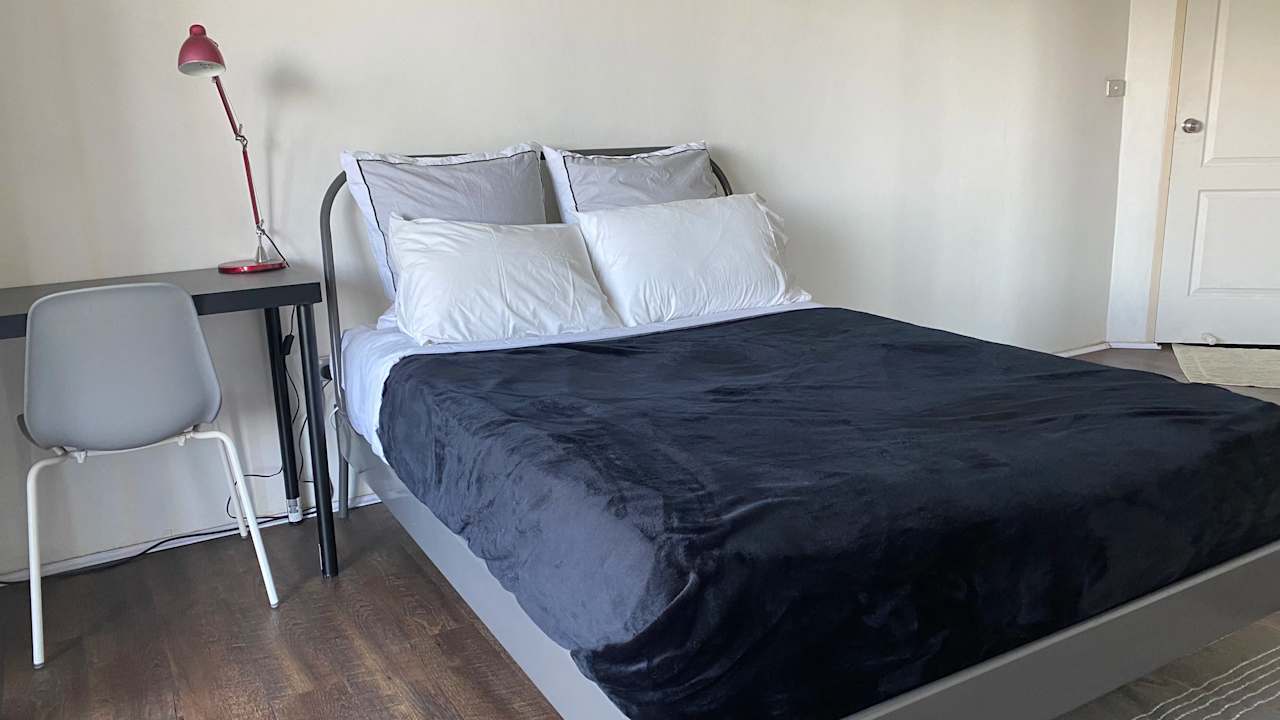 Furnished room in a flatshare