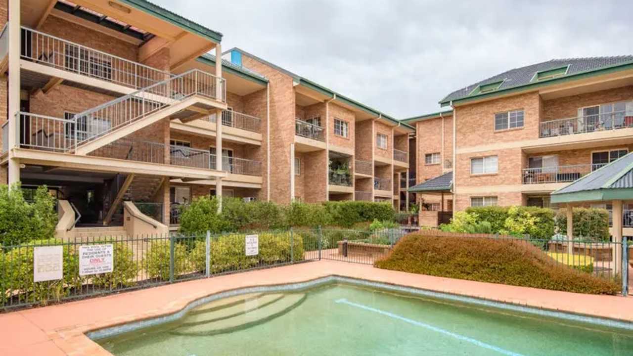 Unfurnished room with ensuite in a flatshare