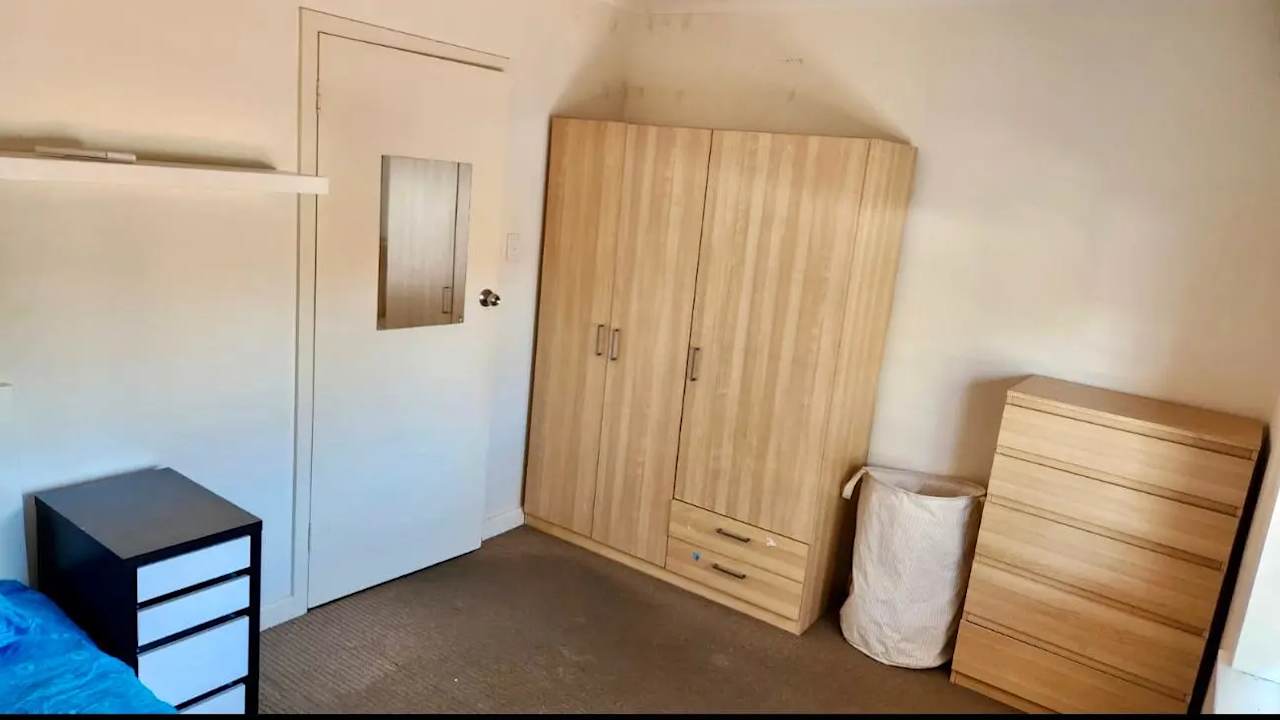 Furnished room in a flatshare