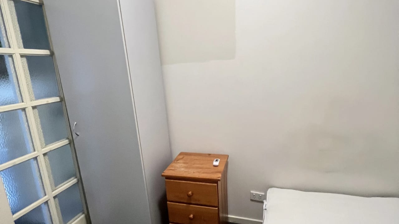 Furnished room in a flatshare