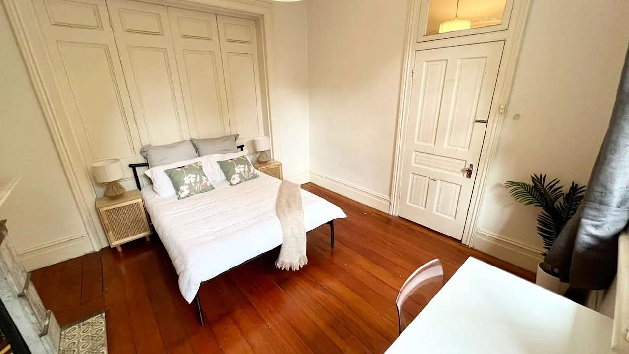 Room in a share house