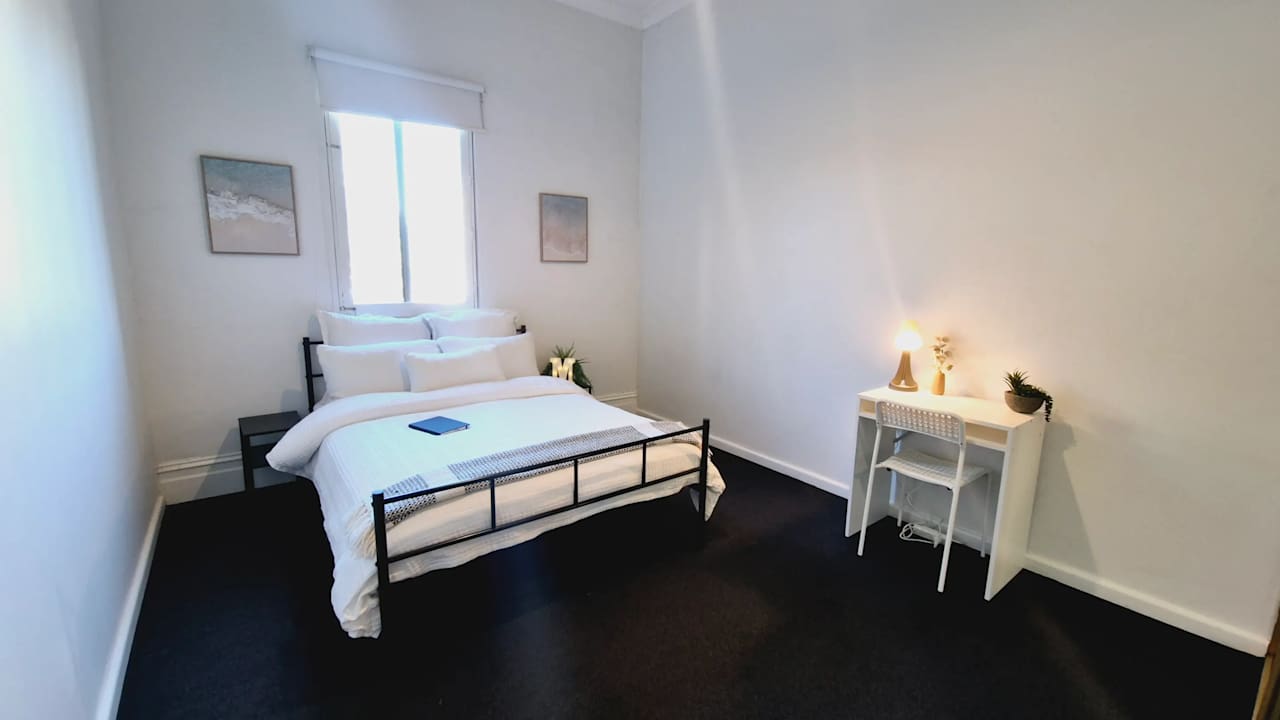 Furnished room in a flatshare