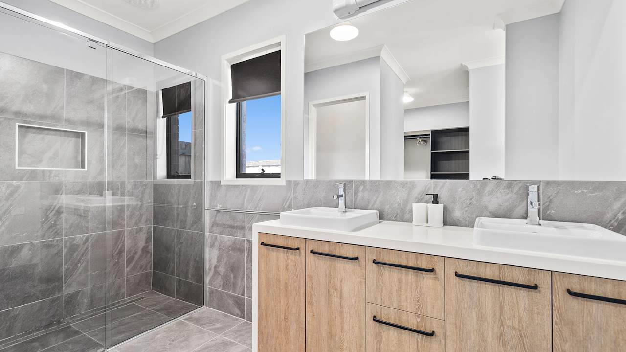 Furnished room with own bathroom