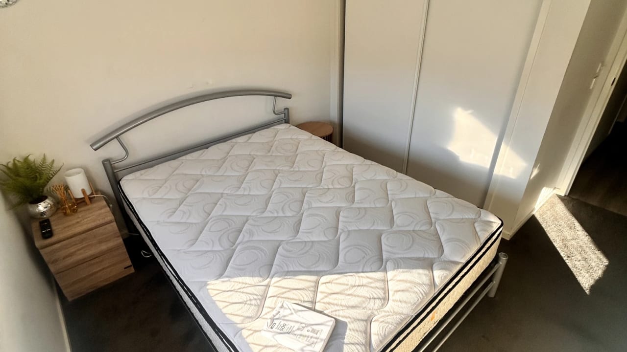 Room in a share house