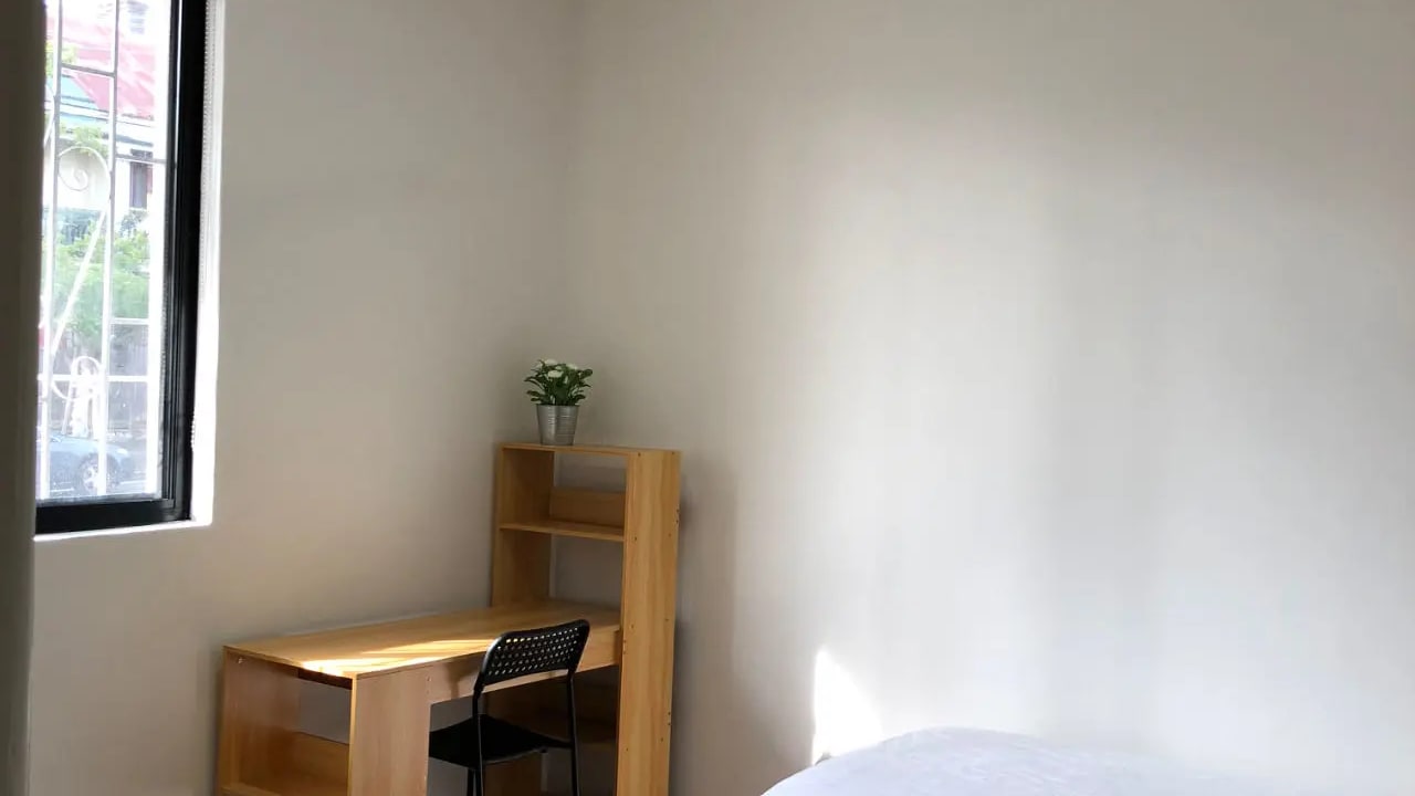 Furnished room in a flatshare
